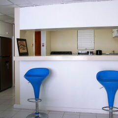 Отель Skyclub Beach Suite at Mobay Club Ямайка, Монтего-Бей - отзывы, цены и фото номеров - забронировать отель Skyclub Beach Suite at Mobay Club онлайн гостиничный бар