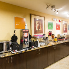 Comfort Suites Phoenix Airport in Tempe, United States of America from 139$, photos, reviews - zenhotels.com meals