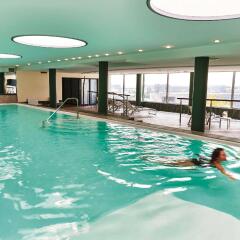Steigenberger Airport Hotel бассейн