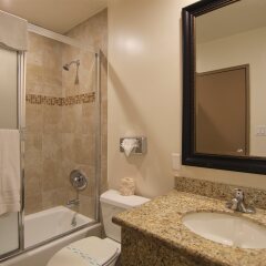 Отель Dunes Inn - Wilshire США, Лос-Анджелес - 1 отзыв об отеле, цены и фото номеров - забронировать отель Dunes Inn - Wilshire онлайн ванная фото 2