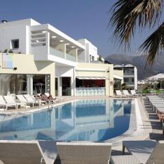 Angela Suites Boutique Hotel бассейн фото 3