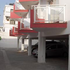 Апартаменты Napa Ace Tourist Apartments парковка