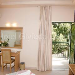 Glyfada Beach Hotel удобства в номере