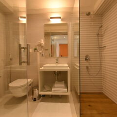 Hotel City One Diamond in Sarajevo, Bosnia and Herzegovina from 145$, photos, reviews - zenhotels.com bathroom