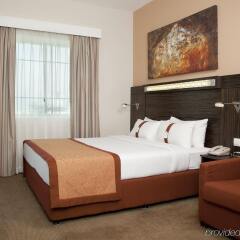 Отель Holiday Inn Express Dubai Jumeirah комната для гостей