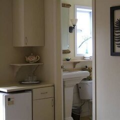 Отель A Downtown Victoria Ocean View B & B Канада, Виктория - отзывы, цены и фото номеров - забронировать отель A Downtown Victoria Ocean View B & B онлайн ванная