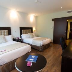 Отель Crowne Plaza Madrid Airport сейф в номере