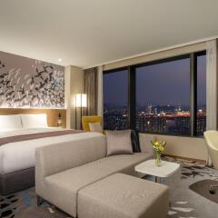 Отель Novotel Suites Ambassador Seoul Yongsan - Seoul Dragon City комната для гостей