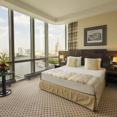 Гостиница Crowne Plaza Moscow World Trade Centre в Москве - забронировать гостиницу Crowne Plaza Moscow World Trade Centre, цены и фото номеров Москва комната для гостей фото 5