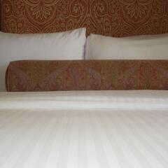 The Henley Park Hotel сейф в номере