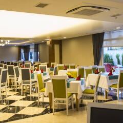 Отель Palm World Side Resort & SPA