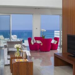 King Evelthon Beach Hotel & Resort комната для гостей фото 3