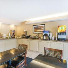 Отель Days Inn by Wyndham Charlottesville/University Area США, Шарлотсвилл - отзывы, цены и фото номеров - забронировать отель Days Inn by Wyndham Charlottesville/University Area онлайн питание фото 2