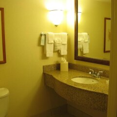Отель Hilton Garden Inn Akron Canton Airport ванная
