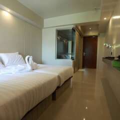 Отель A Room Bangkok Sathorn Бангкок комната для гостей фото 5