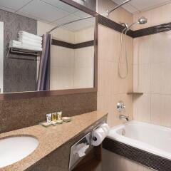 Отель Carriage House Inn Канада, Калгари - отзывы, цены и фото номеров - забронировать отель Carriage House Inn онлайн ванная фото 2