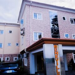 Beneville Hotel and Apartment Калабар парковка