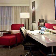 Отель Delta Hotels by Marriott Calgary South Канада, Калгари - отзывы, цены и фото номеров - забронировать отель Delta Hotels by Marriott Calgary South онлайн интерьер отеля фото 2