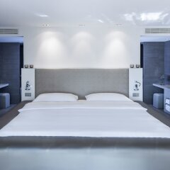 The Mandala Hotel сейф в номере