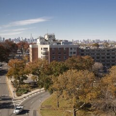 Отель New York LaGuardia Airport Marriott городской автобус