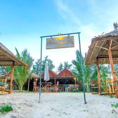 Отель Vu Nhi Homestay бассейн