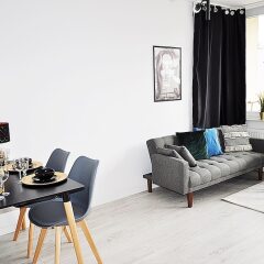 Отель M11 Outstanding Apartment with Balcony Польша, Варшава - отзывы, цены и фото номеров - забронировать отель M11 Outstanding Apartment with Balcony онлайн комната для гостей фото 3