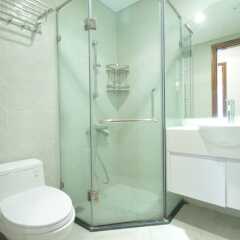 Апартаменты Bayhomes Times City Serviced Apartment ванная фото 2