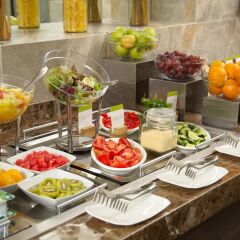 Гостиница DoubleTree by Hilton Kazan City Center в Казани - забронировать гостиницу DoubleTree by Hilton Kazan City Center, цены и фото номеров Казань питание фото 2
