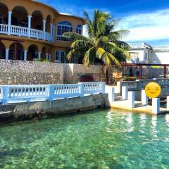 Отель Waters Edge Guest House бассейн