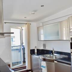 Отель Beautiful Flat With Balcony Near Brighton Beach Брайтон в номере