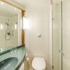 Отель ibis London Excel-Docklands Великобритания, Лондон - отзывы, цены и фото номеров - забронировать отель ibis London Excel-Docklands онлайн ванная фото 2