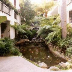 Beverly Hills Plaza Hotel бассейн фото 2