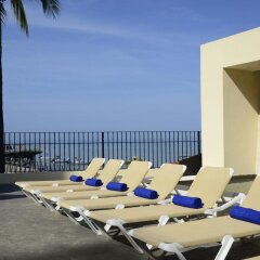 Отель San Marino Vallarta Centro Beach Front Пуэрто-Вальярта бассейн