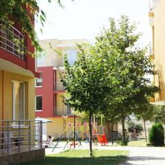 Апартаменты Quiet Family Apartment in Sunny Day с домашними животными