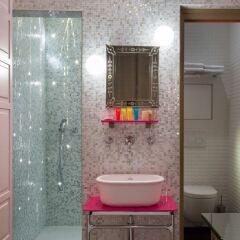 Отель Hôtel Crayon Rouge by Elegancia ванная