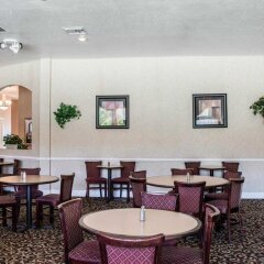 Отель Clarion Inn & Suites Clearwater гостиничный бар