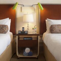 Отель Dream Inn Santa Cruz сейф в номере