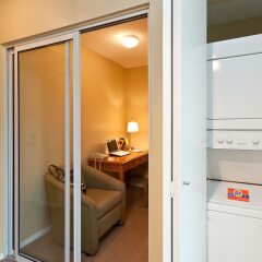 Отель Lord Stanley Suites On The Park Канада, Ванкувер - отзывы, цены и фото номеров - забронировать отель Lord Stanley Suites On The Park онлайн сейф в номере