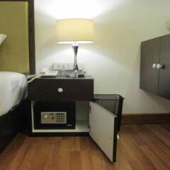 Hotel Residence 24lh сейф в номере