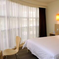 Отель Jinjiang Inn Style Dongguan Humen Huanghe Fashion City комната для гостей