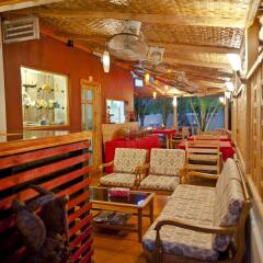 Отель Stingray Beach Inn гостиничный бар