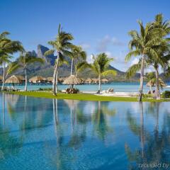 Отель Four Seasons Resort Bora Bora бассейн