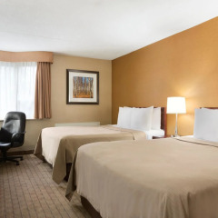Отель Travelodge by Wyndham Toronto East комната для гостей