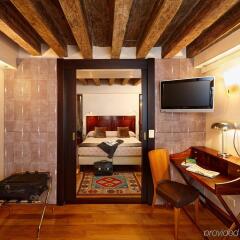 Hotel Saturnia & International удобства в номере