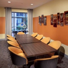 Отель Bluebird Suites at Mt. Vernon Triangle