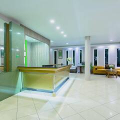 Отель Thanthip Beach Resort интерьер отеля