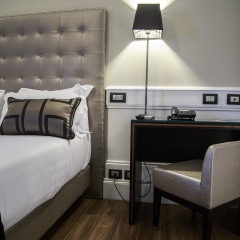 Отель The Independent Suites сейф в номере фото 2