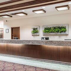 Отель Riviera Plaza and Conference Centre Calgary Airport Канада, Калгари - отзывы, цены и фото номеров - забронировать отель Riviera Plaza and Conference Centre Calgary Airport онлайн интерьер отеля фото 2