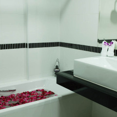 Отель First Residence Hotel Таиланд, Самуи - 4 отзыва об отеле, цены и фото номеров - забронировать отель First Residence Hotel онлайн ванная
