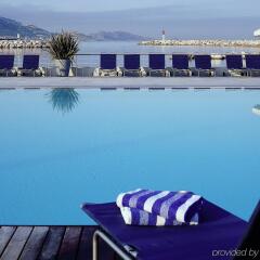 Отель Pullman Marseille Palm Beach бассейн